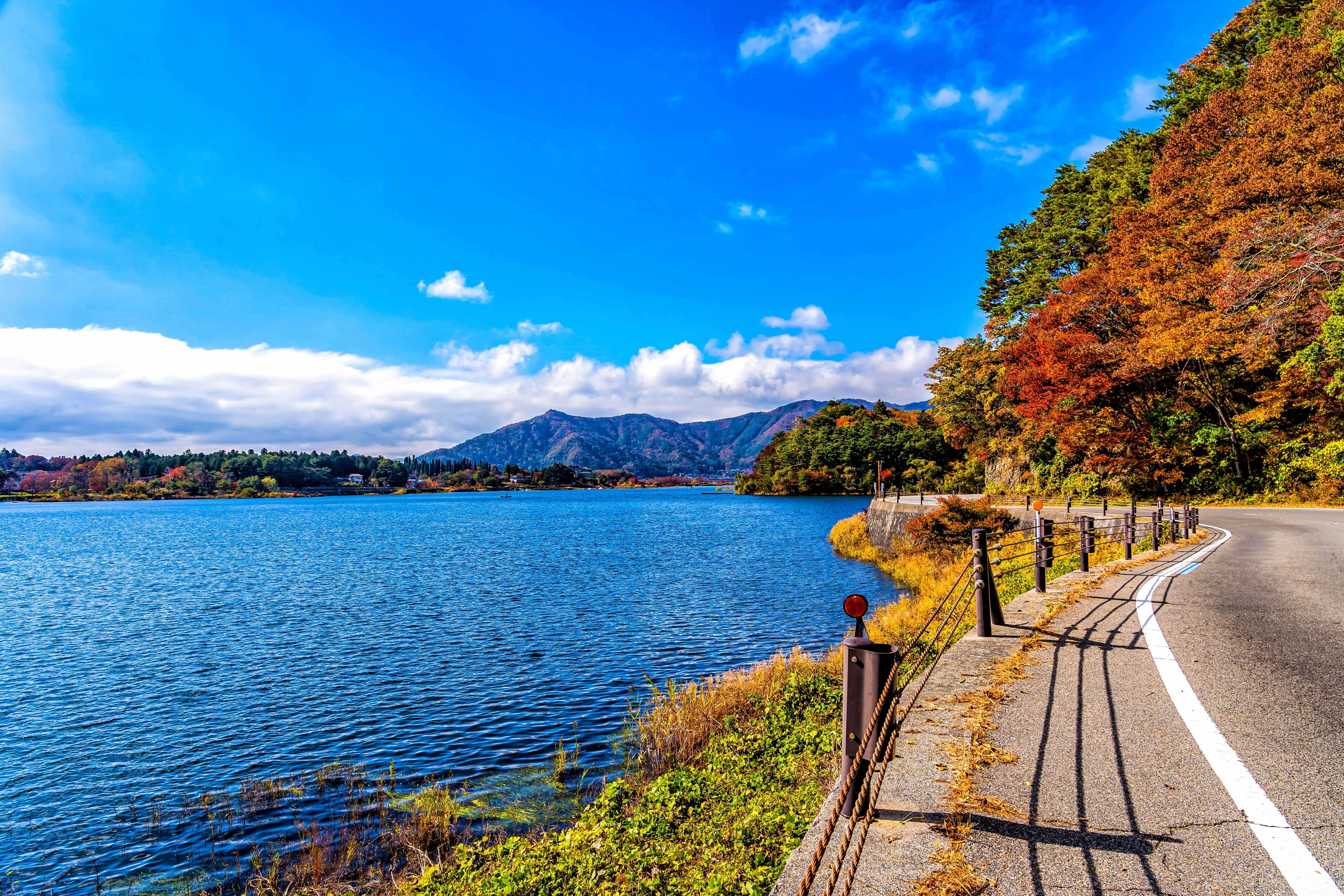 ทะเลสาบคาวากุจิ (Kawaguchiko) ทัวร์ญี่ปุ่นสุดโรแมนติกในฤดูใบไม้เปลี่ยนสี