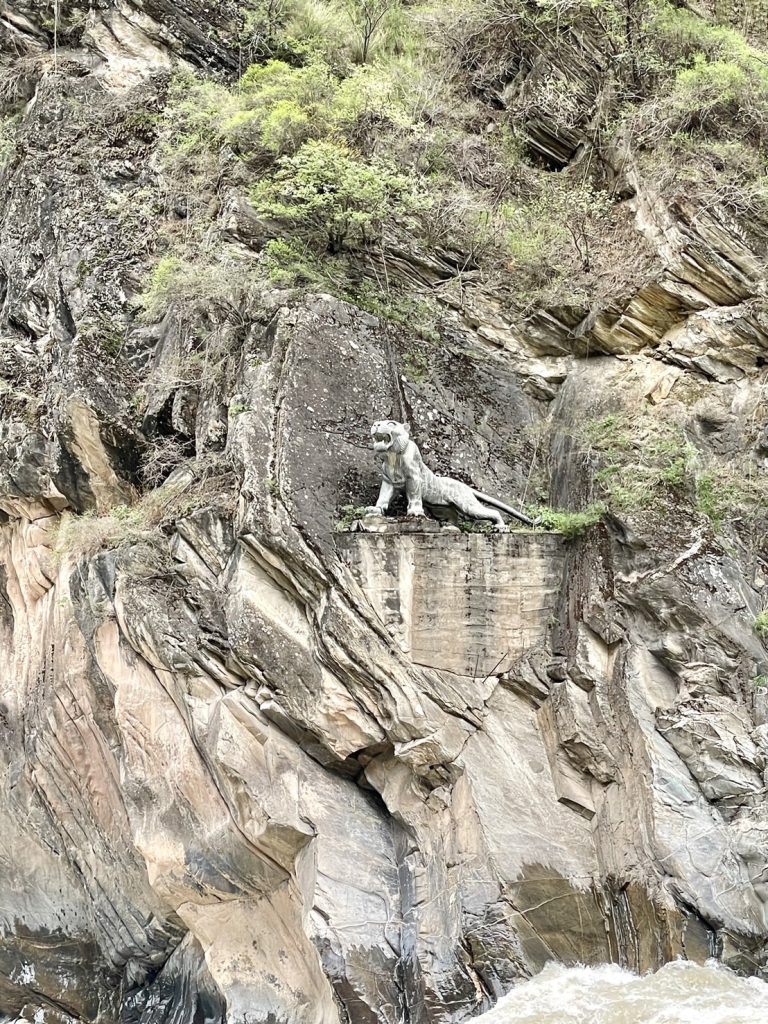 ทัวร์จีน ทัวร์คุนหมิง เที่ยวสัมผัสความงามสุด Unseen ช่องแคบเสือกระโจน Tiger Leaping Gorge กับไลอ้อนทราเวล